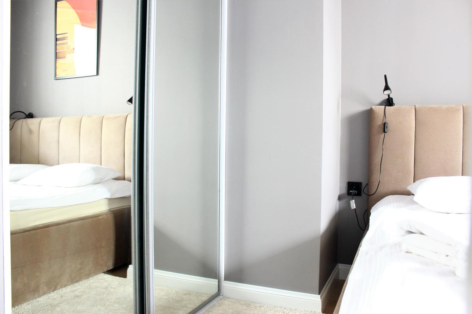 Labo Apartment Bliska Wola - Parking, Klimatyzacja Varşova Dış mekan fotoğraf